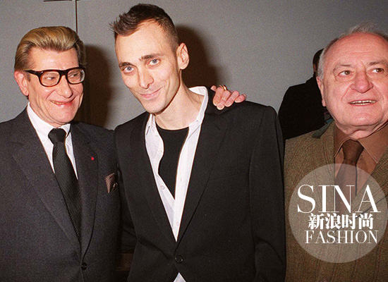 Yves-Saint-Laurent、Hedi-Slimane、Pierre-Bergé在Dior后臺的合影