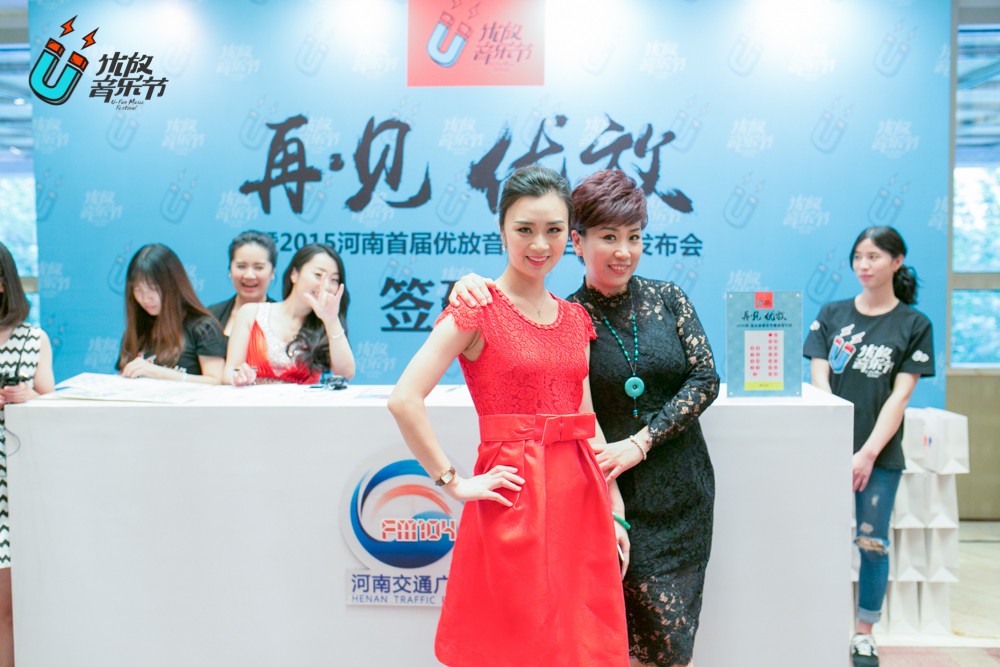 貼心的南方姐姐和美女主播小佩，海洋是不是每天都要流口水呀！