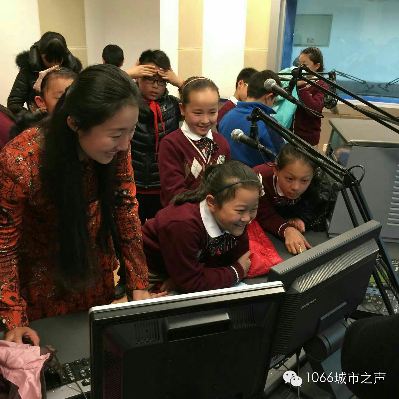 “好激動，好激動”！天天上學(xué)、放學(xué)都從廣播大廈經(jīng)過，今天終于進(jìn)來了！