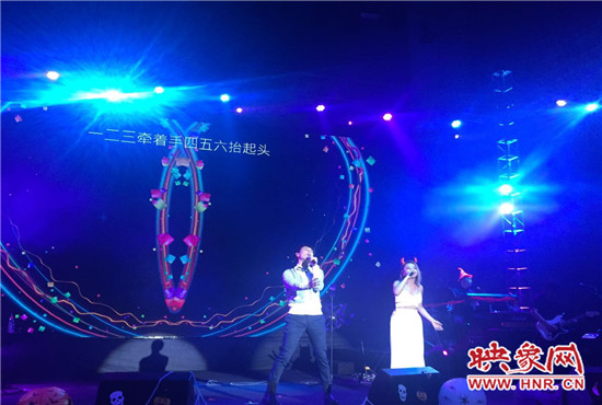 丁當現(xiàn)場分享了她的代表曲目，《猜不透》全場大合唱，歌手嚴爵充分展現(xiàn)創(chuàng)作型歌手的特點。