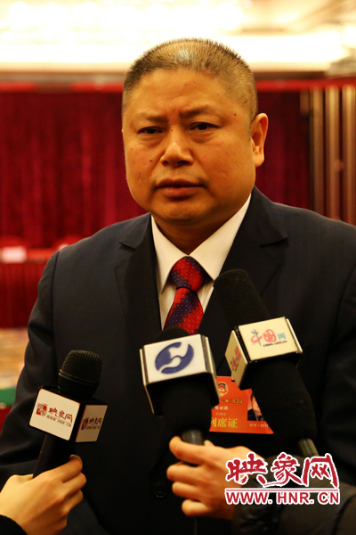 全國政協(xié)委員，河南弘昌集團、信陽毛尖集團董事長陳世強
