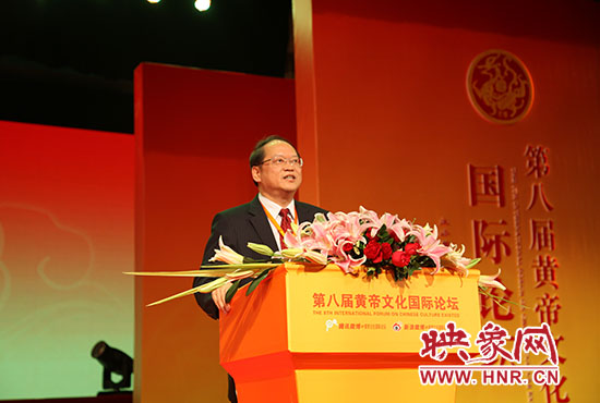 臺(tái)灣大學(xué)哲學(xué)系教授、美國(guó)耶魯大學(xué)哲學(xué)博士傅佩榮做演講