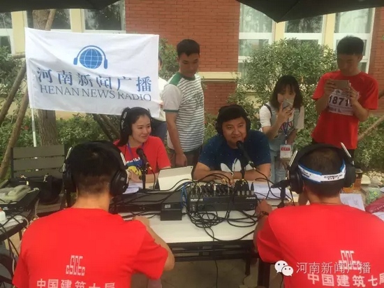 直播間被圍觀群眾包圍啦，是不是沒有看過我們的直播？