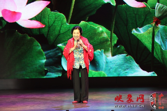 著名越調(diào)表演藝術(shù)家、越調(diào)皇后毛愛蓮演唱《白奶奶醉酒》選段“好一個(gè)俊俏的趙鳳英”