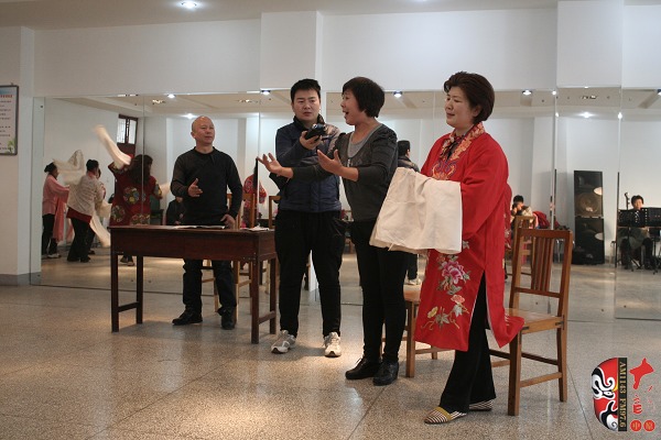 著名戲曲節(jié)目主持人、河南電臺(tái)戲曲廣播當(dāng)家小生月陽(yáng)錄制現(xiàn)場(chǎng)花絮