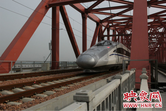 此趟列車(chē)為執(zhí)行鄭焦鐵路運(yùn)行試驗(yàn)任務(wù)的DJ55108次動(dòng)檢車(chē)。