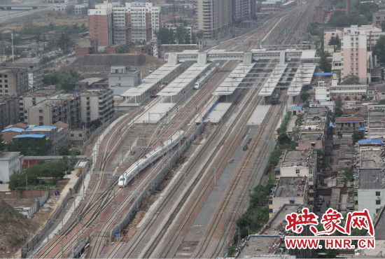 本次運(yùn)行試驗(yàn)由2列CRH2A型動(dòng)車(chē)組擔(dān)當(dāng)，計(jì)劃試驗(yàn)速度為每小時(shí)200公里。