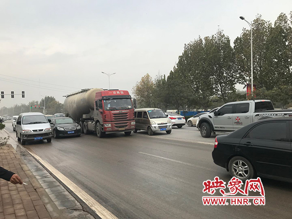 早高峰過(guò)去后車輛仍然擁擠
