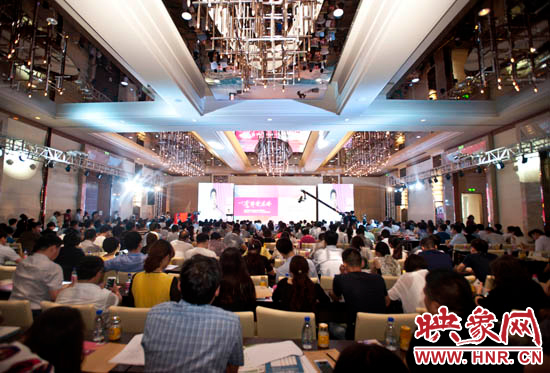 5月28日，一場河南企業(yè)家的盛會在鄭州舉辦，群象島2015夏季峰會以奮斗者為本致敬奮斗者。