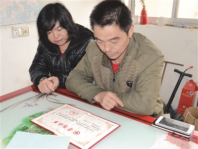 如今，劉圓父母想念女兒時只能看著榮譽證書發(fā)呆