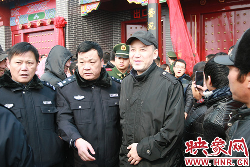 郭達現(xiàn)身馬街書會現(xiàn)場。