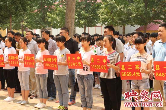 經(jīng)過一周的廣泛宣傳動員，全縣教育系統(tǒng)共捐款174113元。