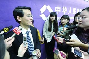 商務(wù)部新聞發(fā)言人表示，月度數(shù)據(jù)出現(xiàn)波動(dòng)是正常的。