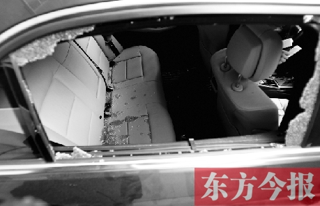 前日晚，鄭州市順河路一家屬院，一輛汽車被撬，物品被盜