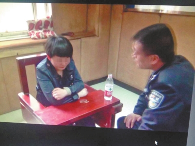 肇事司機(jī)李某歸案后，接受警方的訊問。