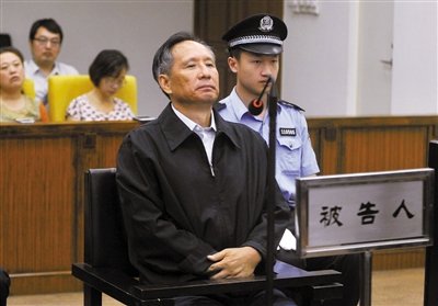 9月10日，北京市第二中級(jí)人民法院，張曙光在庭審中。