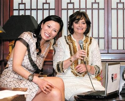 英國《每日郵報》刊發(fā)了一張鄧文迪曾幫助布萊爾夫人在中國推銷其自傳的圖片。