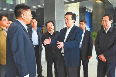 4月9日，省委書記、省人大常委會主任郭庚茂帶隊，在洛陽高新技術(shù)產(chǎn)業(yè)集聚區(qū)內(nèi)觀摩考察。