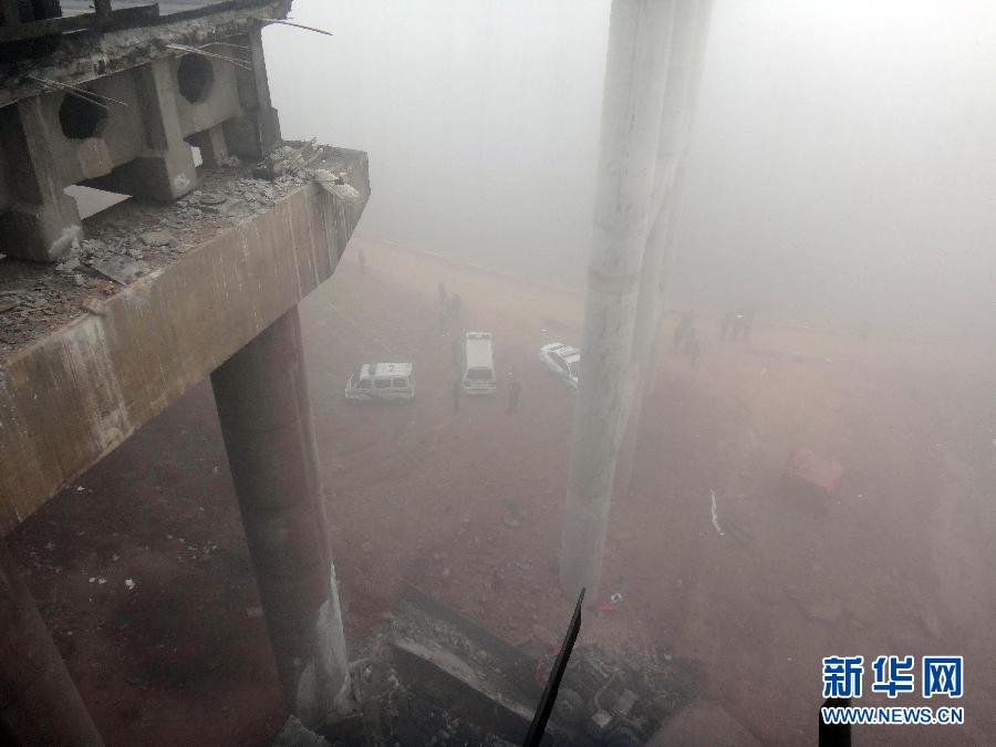 連霍高速洪陽(yáng)橋被炸坍塌　多輛載有人員的車輛墜橋