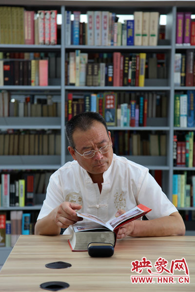 圖書館內(nèi)巨大的存書量，能讓鄭州市民盡情感受閱讀的快樂。