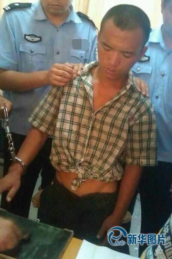2013年8月20日午間，河南省安陽警方將“8.19公交搶劫案”嫌犯24歲的周江波緝拿歸案。圖片來