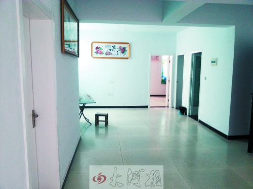 入住的居民說(shuō),這套廉租房面積超過(guò)100平方米。