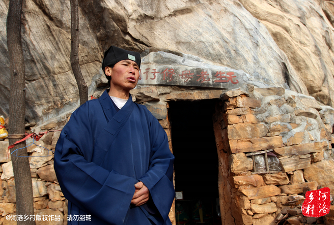 在這個(gè)山洞住多久，他沒(méi)有時(shí)間表，他說(shuō)要看自己的內(nèi)心，修行夠了就離開(kāi)，如果需要繼續(xù)修行，就從這里“安老病死