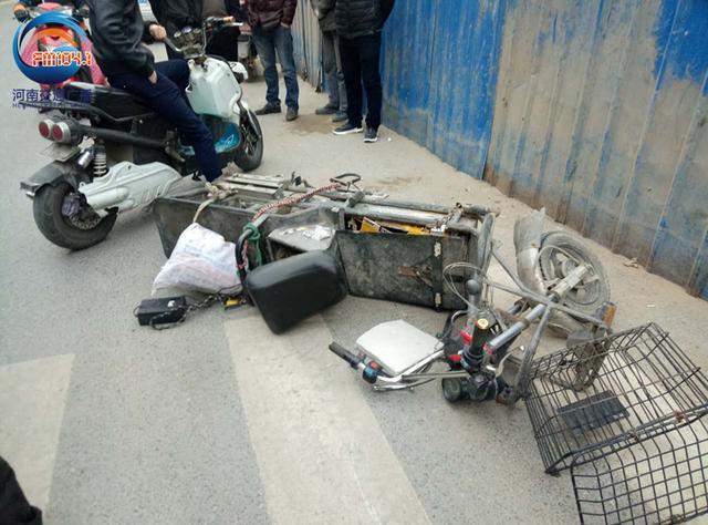 鄭州一面包車撞電動(dòng)車　電動(dòng)車主已無生命跡象