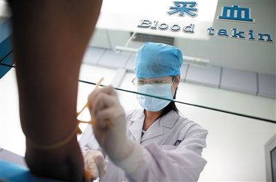 2010年5月，北京艾滋病毒攜帶者可以進行快速檢測。新京報資料圖片 韓萌 攝
