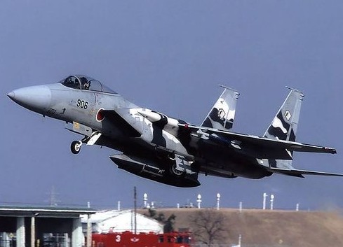 資料圖：日本空軍自衛(wèi)隊F15戰(zhàn)機(jī)。