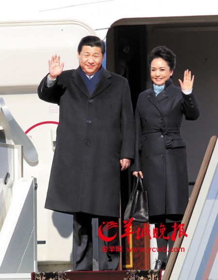 國家主席習(xí)近平首次出訪俄羅斯，夫人彭麗媛陪同。