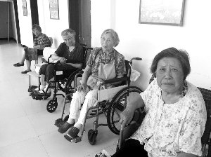 13個(gè)老人中，年齡最大的已經(jīng)99歲