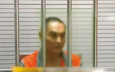 涉嫌窩藏罪的李明在接受訊問(wèn)。