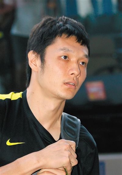 楊智 足球守門員,現(xiàn)效力于北京國安隊(duì),為國家隊(duì)守門員。