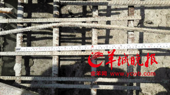 黃建清提供的E出入口鋼筋間距，顯示為15厘米