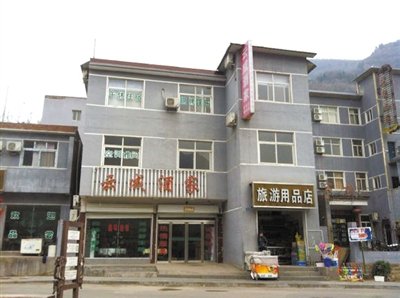 今年，胡萬林涉嫌非法行醫(yī)的地點，就在這座農(nóng)家賓館內(nèi)。