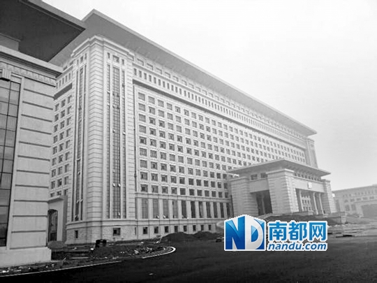 圖片顯示，湖南攸縣新建的發(fā)展中心樓群氣派，廣場龐大。 圖片來源：天涯論壇