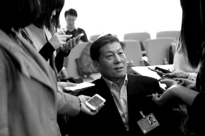 昨天，北京市高院院長慕平接受媒體采訪。京華時報記者張斌攝