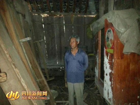 王本余的堂兄王本武向四川新聞網(wǎng)記者介紹王本余還剩下的財(cái)物。
