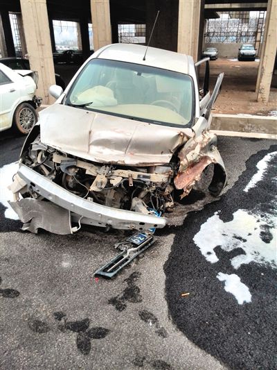 事發(fā)轎車。吳英供圖