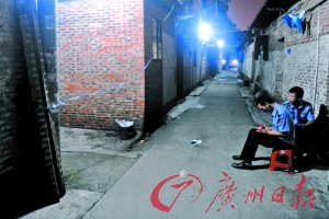 事發(fā)出租屋前拉起了警戒線，警方正在現(xiàn)場(chǎng)調(diào)查。記者陳楓攝