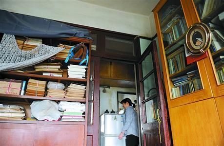老人生活簡樸，平時有保姆照顧