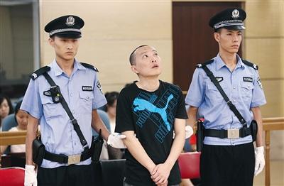 陳曉鵬在西城法院受審。記者 尹亞飛 攝