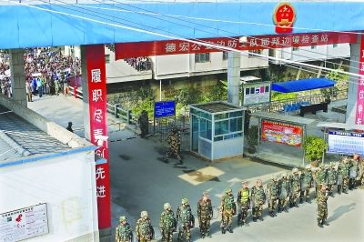 昨日，云南盈江縣那邦鎮(zhèn)邊防站加強(qiáng)戒備 特派記者 賈代騰飛 攝