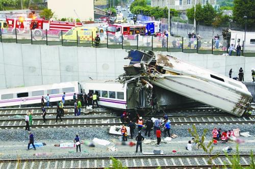 當(dāng)?shù)貢r(shí)間24日晚，西班牙一列火車在圣地亞哥-德孔波斯特拉附近脫軌，造成至少78人死亡、上百人受傷。
