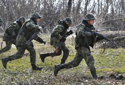 當?shù)貢r間3月21日，烏克蘭邊防部隊在俄烏邊境軍演。