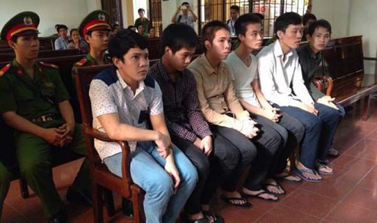 　12月3日，越南邊和市人民法院判處參與反華騷亂的6名罪犯1年至2年6個(gè)月不等的有期徒刑。