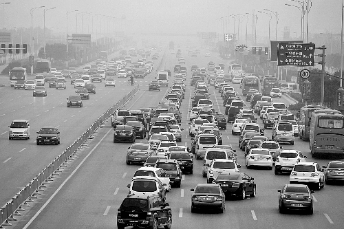 回程車量激增，中州大道車流量大。