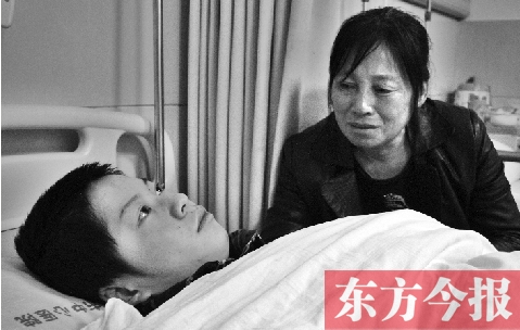 15歲的兒子被毆打成重傷，巨額醫(yī)療費成了曲新苗女士難以跨越的坎兒