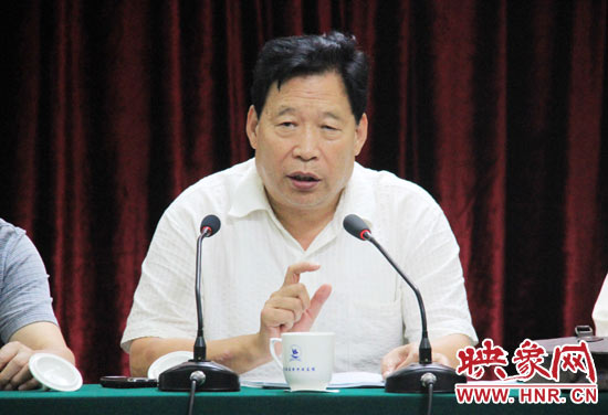河南省愛(ài)心基金會(huì)理事長(zhǎng)張世軍講話。